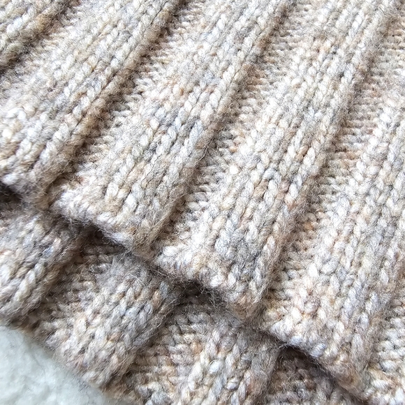 Banana Republic Women’s Cable Knit Crewneck Oatmeal Gray Sweater Oversized L - Picture 3 of 12